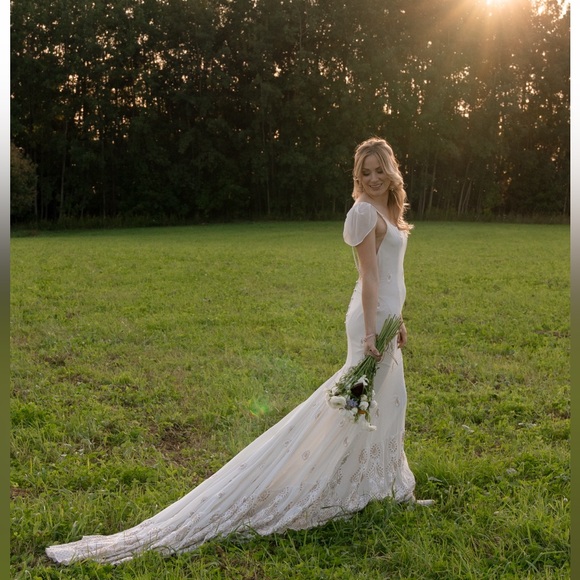 Elegant, Boho, Unique Wedding Dress - “Stevie” by Daughter’s of Simone - Size 6 - Picture 5 of 15